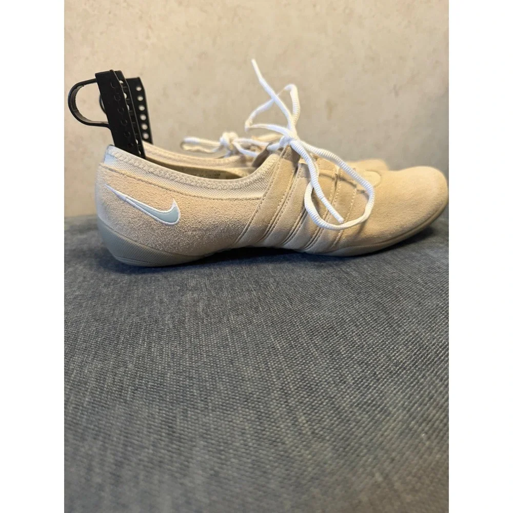 Nike Musique IV Dance Sneakers Beige Suede Women's Size 8 316848-231